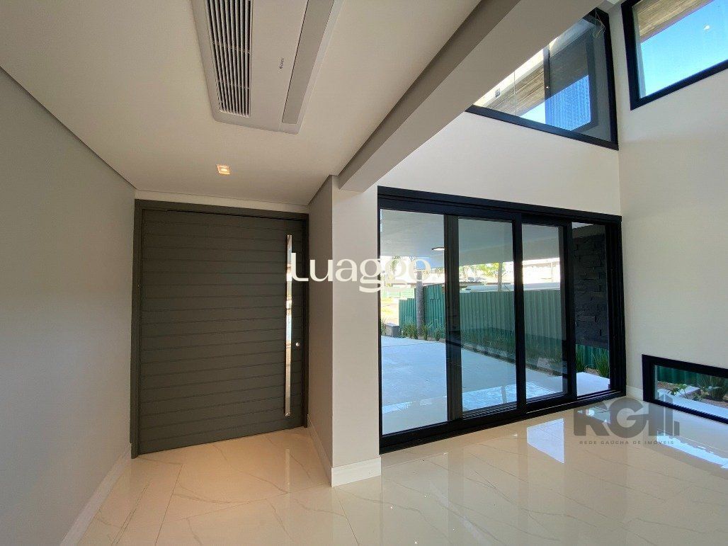 Casa de Condomínio à venda com 4 quartos, 459m² - Foto 2