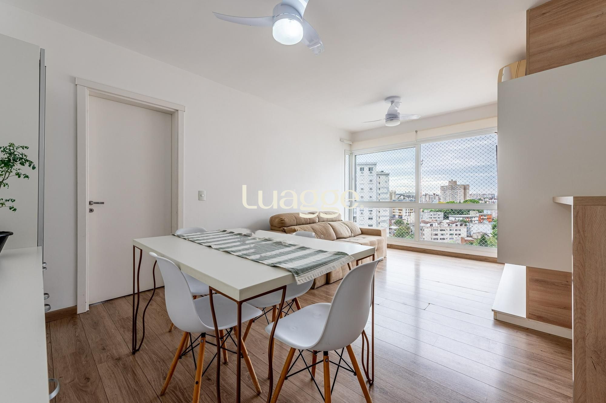 Apartamento à venda com 3 quartos, 80m² - Foto 2