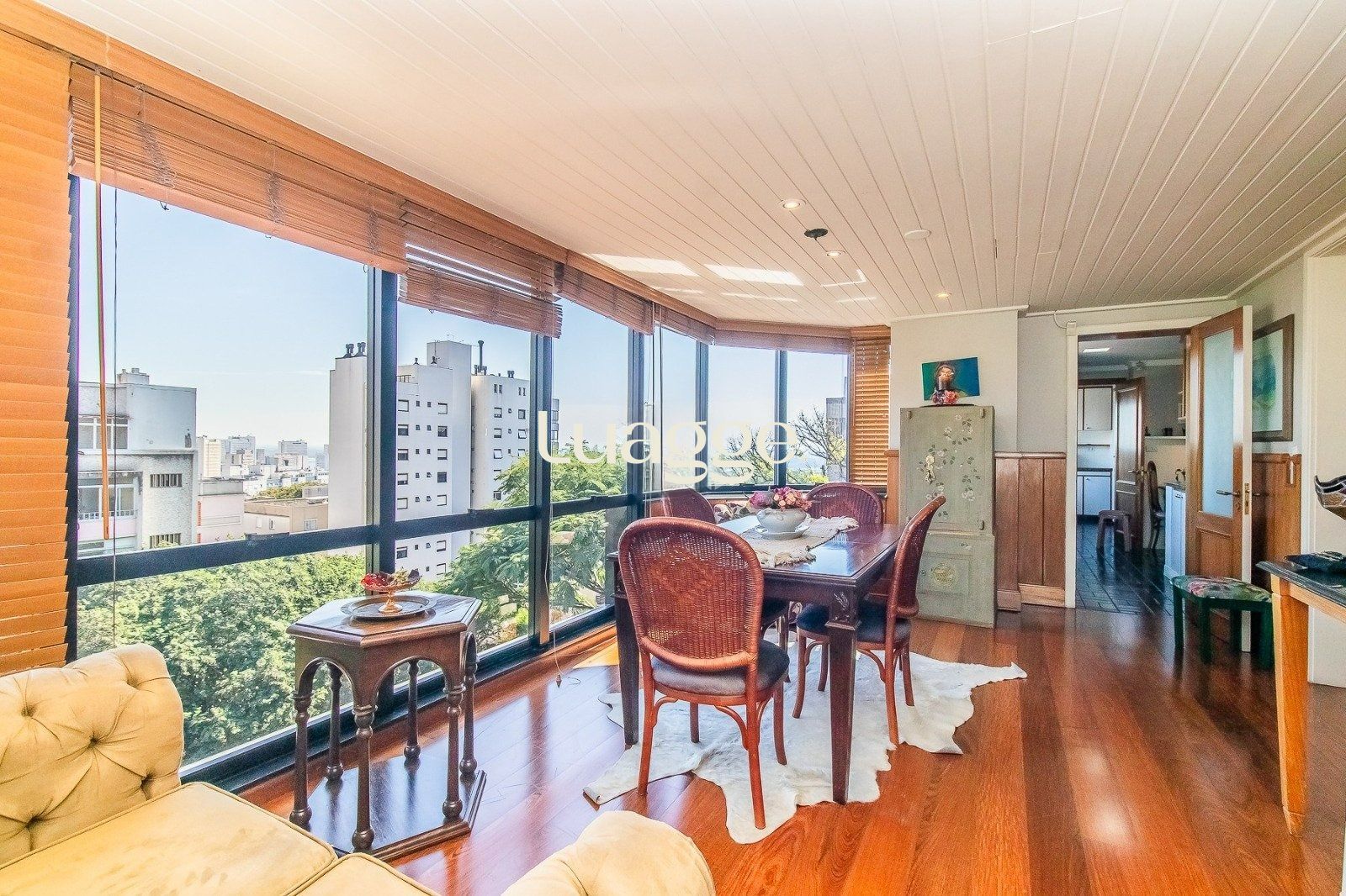 Apartamento à venda com 3 quartos, 217m² - Foto 3
