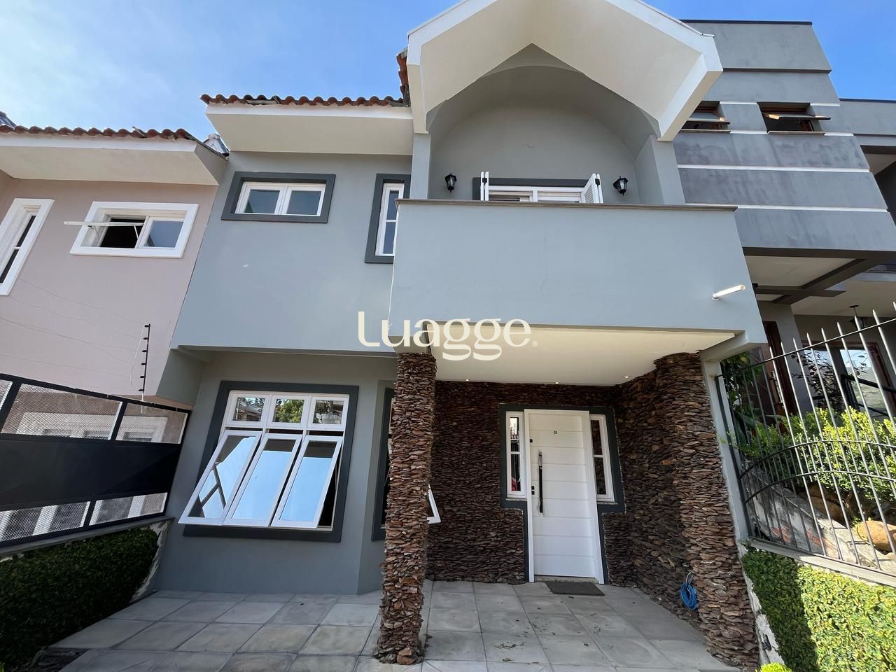 Casa à venda com 3 quartos, 157m² - Foto 1
