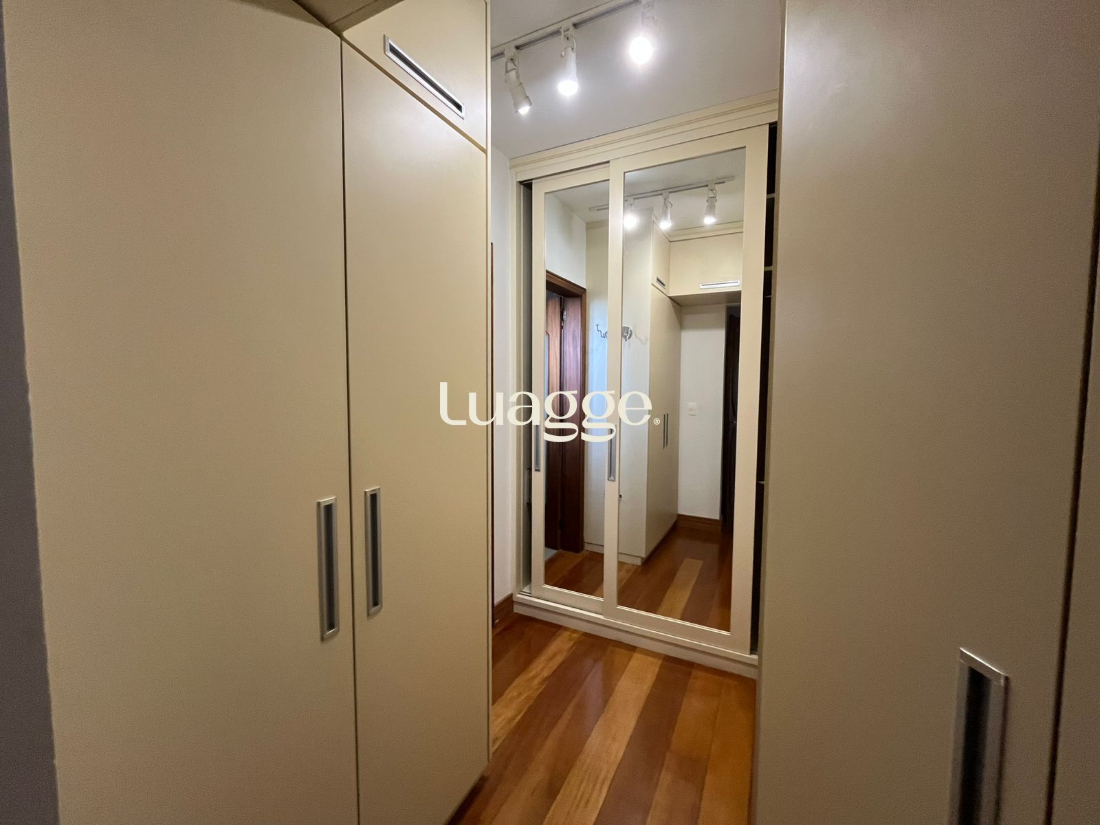 Casa de Condomínio à venda com 3 quartos, 236m² - Foto 35
