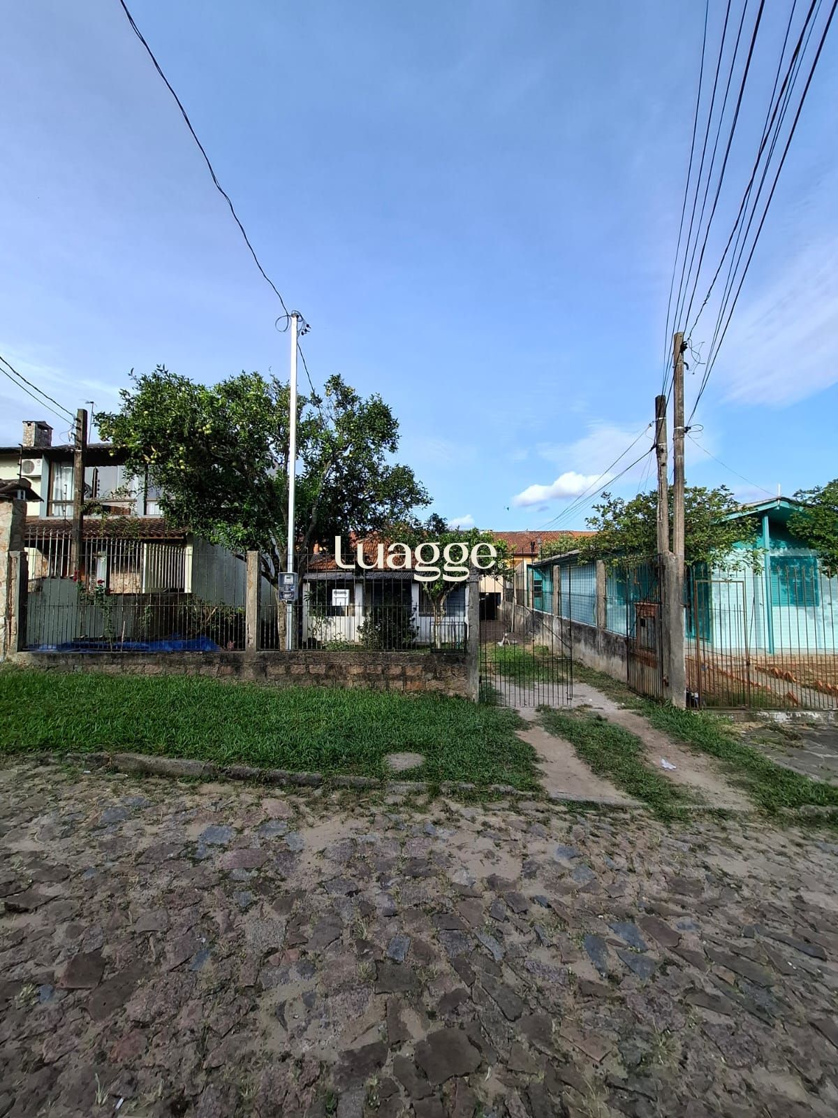 Casa à venda com 3 quartos, 1m² - Foto 1