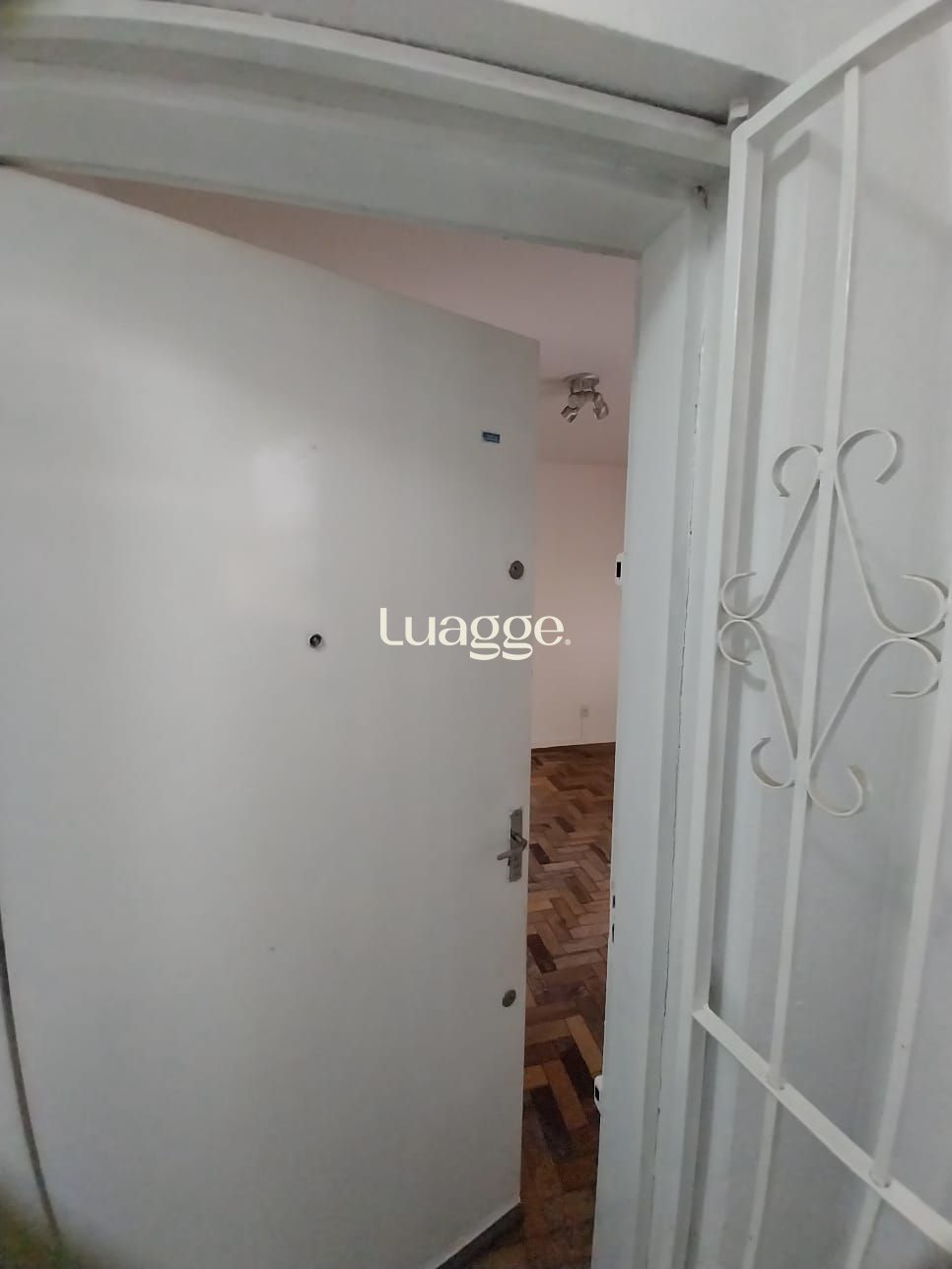 Apartamento à venda com 1 quarto, 40m² - Foto 2