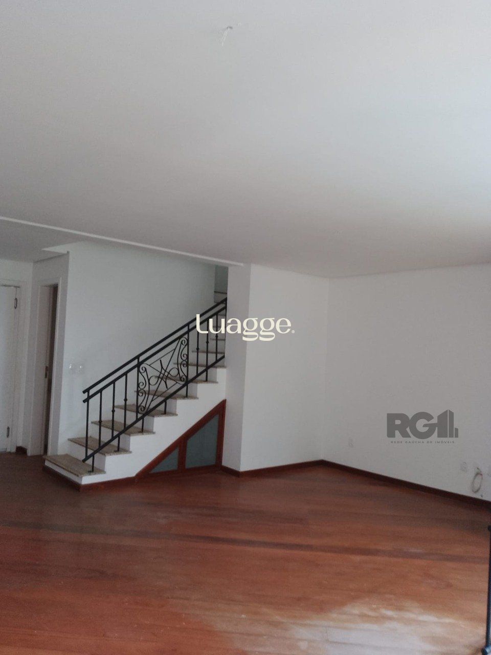 Casa de Condomínio à venda com 3 quartos, 213m² - Foto 4