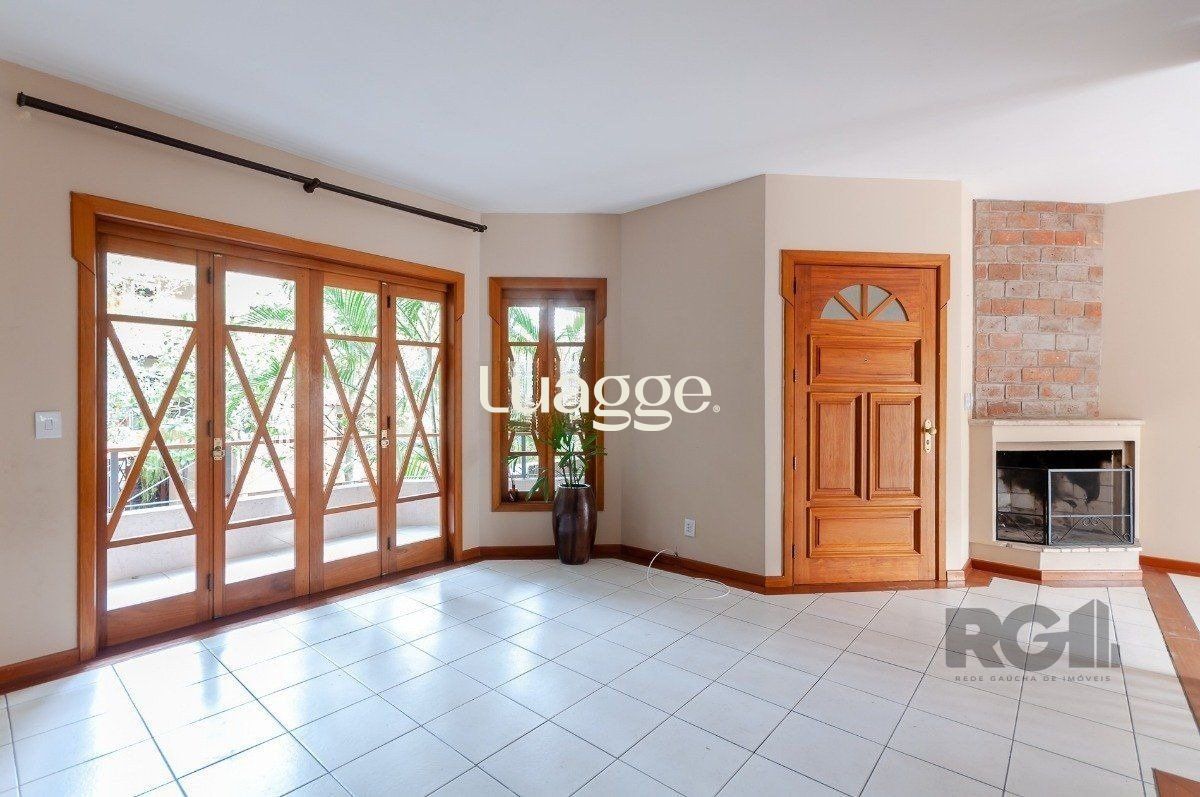 Casa de Condomínio à venda com 3 quartos, 250m² - Foto 4