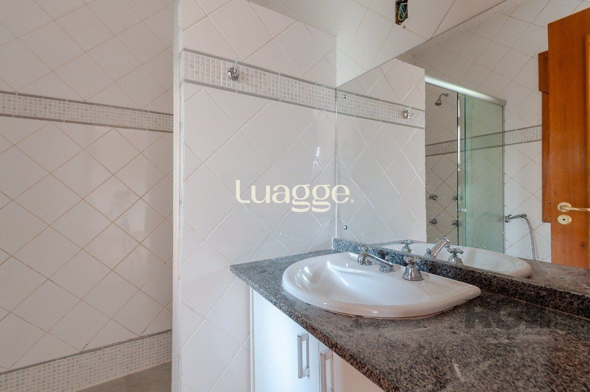 Casa de Condomínio à venda com 3 quartos, 250m² - Foto 18