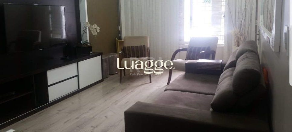 Casa à venda com 3 quartos, 239m² - Foto 1