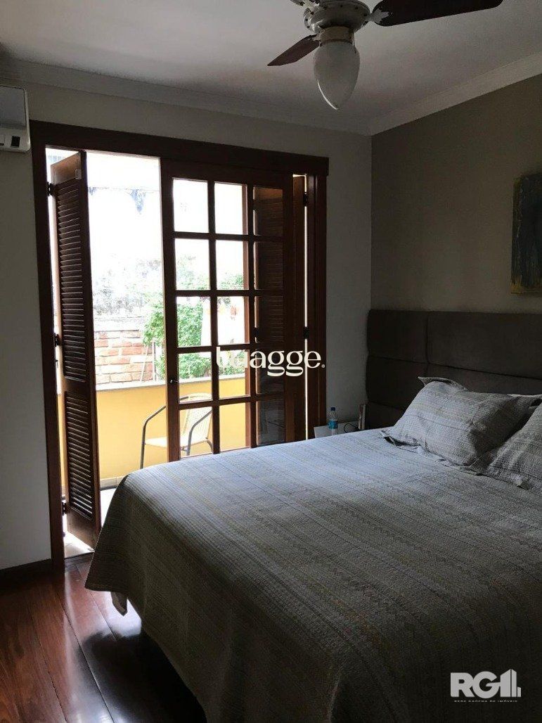 Casa à venda com 4 quartos, 244m² - Foto 2