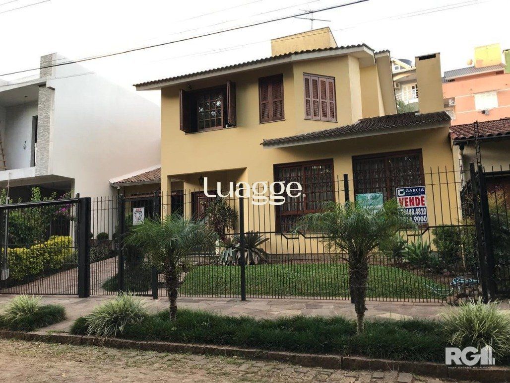 Casa à venda com 4 quartos, 244m² - Foto 1