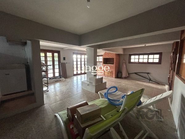 Casa à venda com 3 quartos, 332m² - Foto 7