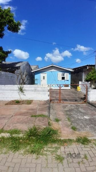Casa em Porto Alegre, no bairro Restinga, com 2 dormitório(s), e 2 banheiros, à venda.
