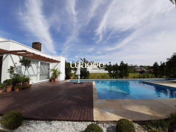 Casa de Condomínio à venda com 3 quartos, 322m² - Foto 2