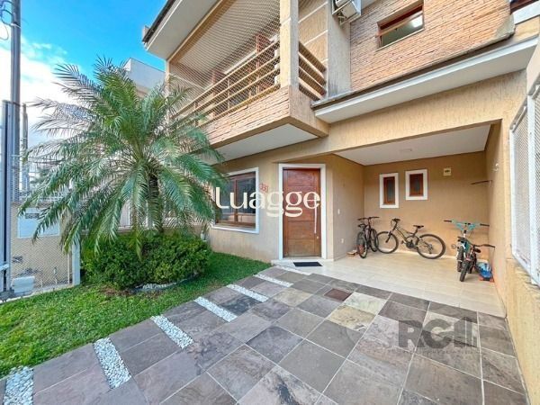 Casa à venda com 3 quartos, 146m² - Foto 1