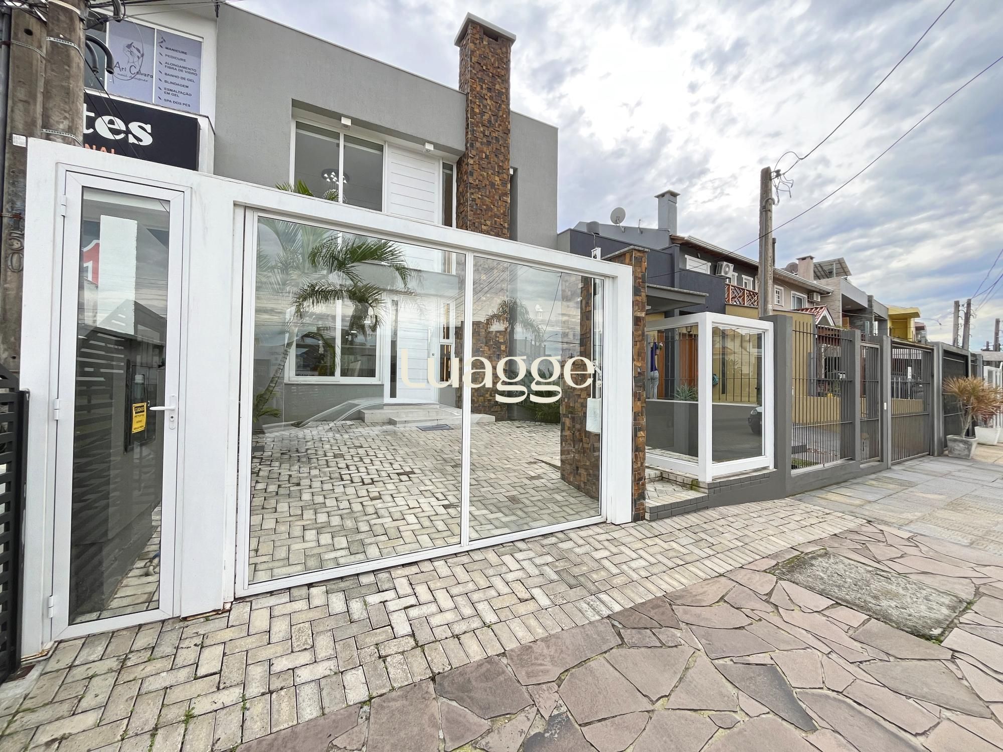 Casa à venda com 2 quartos, 111m² - Foto 1