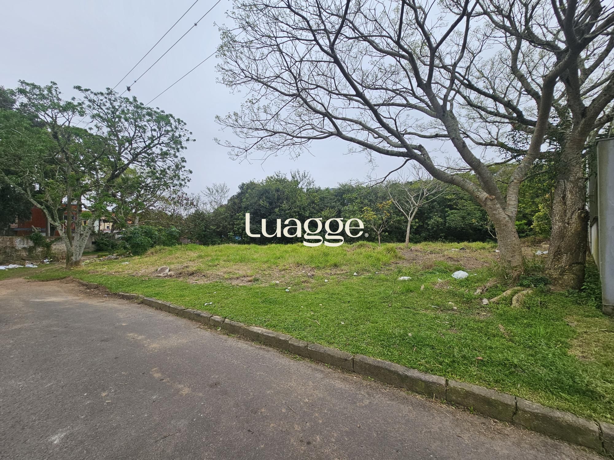 Terreno plano com 486,00m² a venda no Bairro Ipanema loteamento com excelente padrão construtivo, longe de alagamentos !