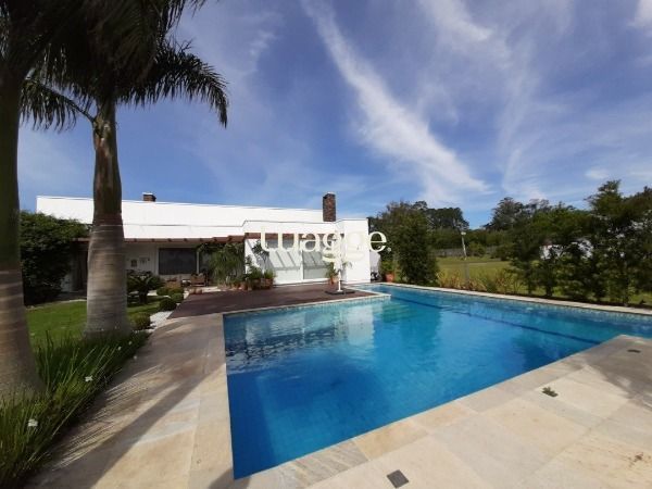 Casa de Condomínio à venda com 3 quartos, 322m² - Foto 1