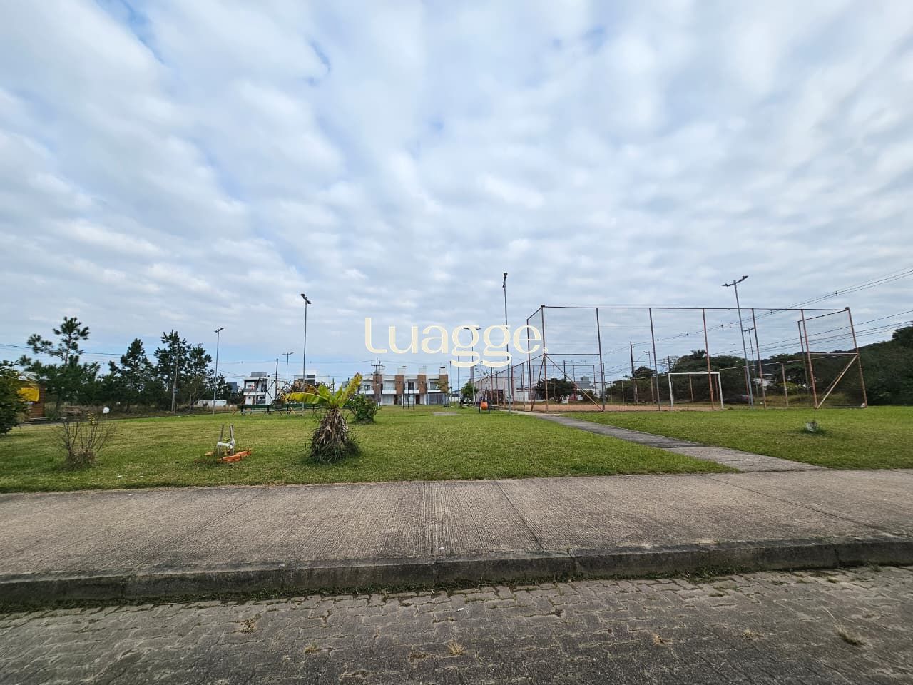 Terreno de esquina residencial ou comercial rua principal loteamento prox Zaffari da Hípica !