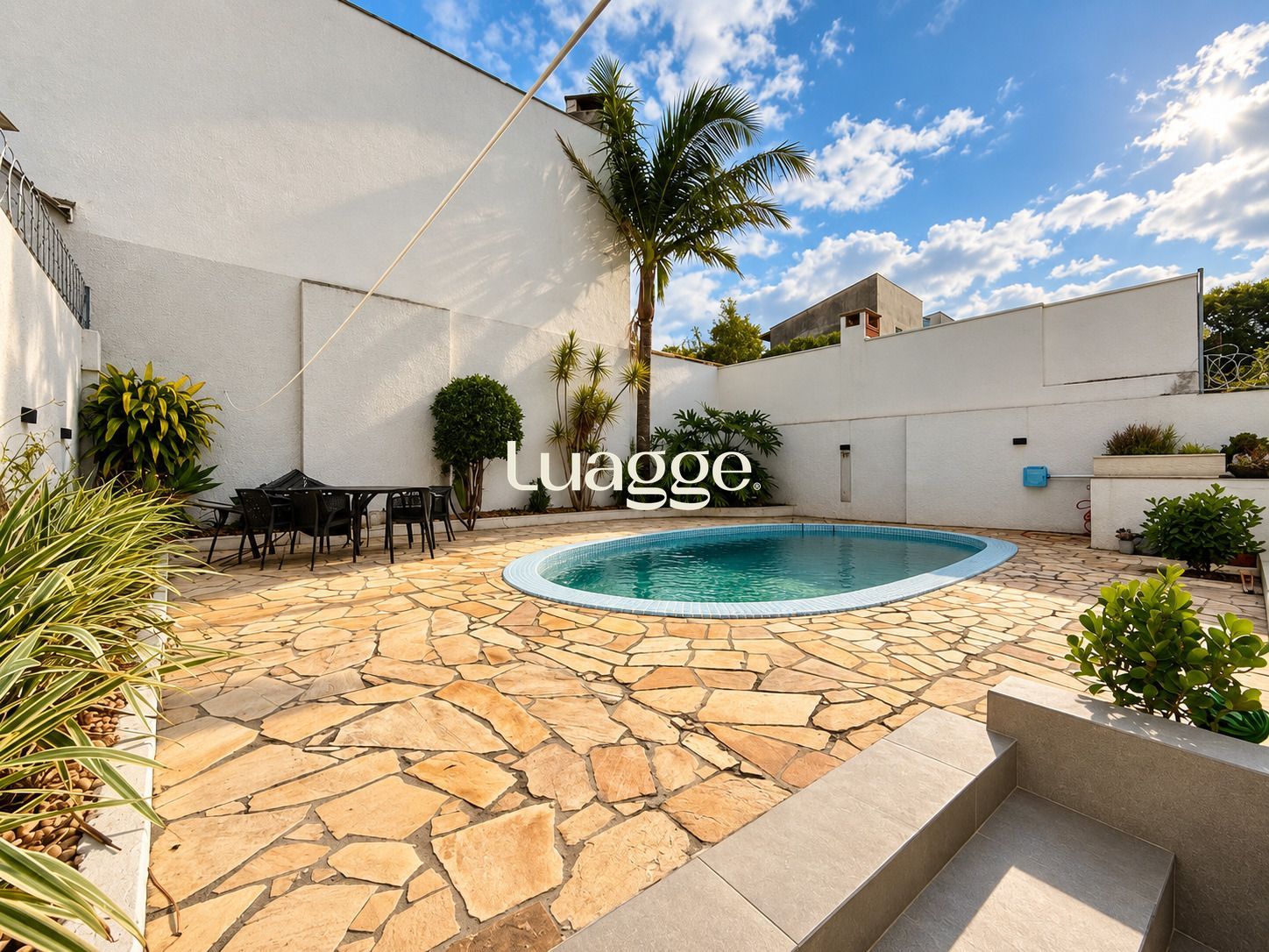 Casa ampla com 4 dormitórios, suíte e área de lazer- Passo da Areia