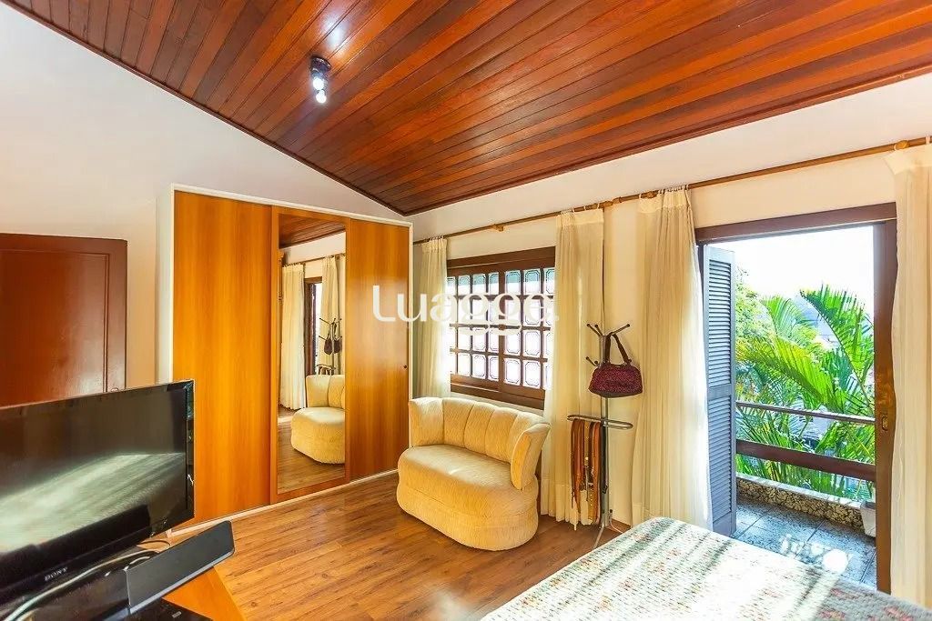 Casa à venda com 6 quartos, 362m² - Foto 28