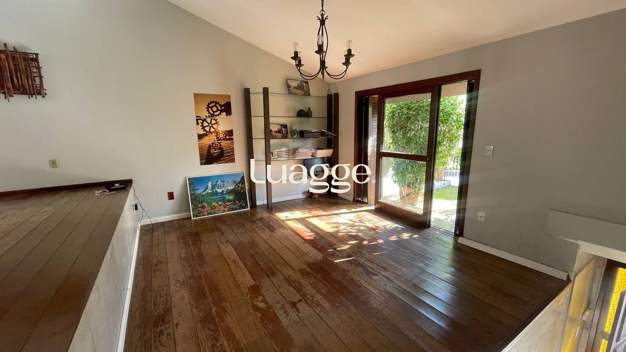 Casa, 4 quartos, 241 m² - Foto 2