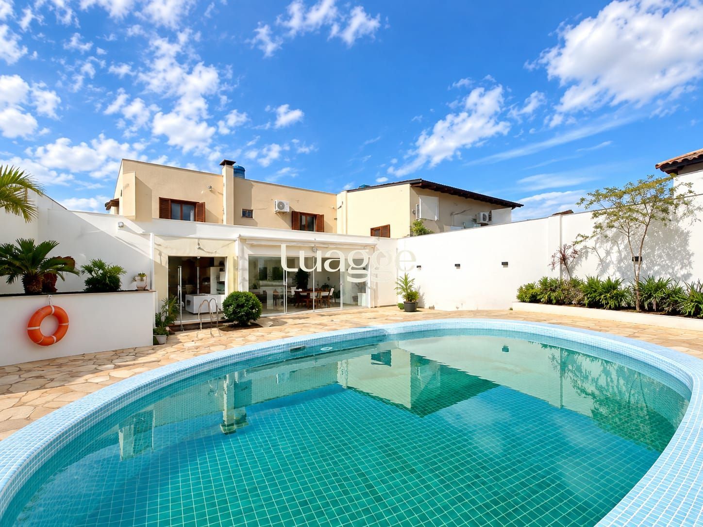 Casa ampla com 4 dormitórios, suíte e área de lazer- Passo da Areia