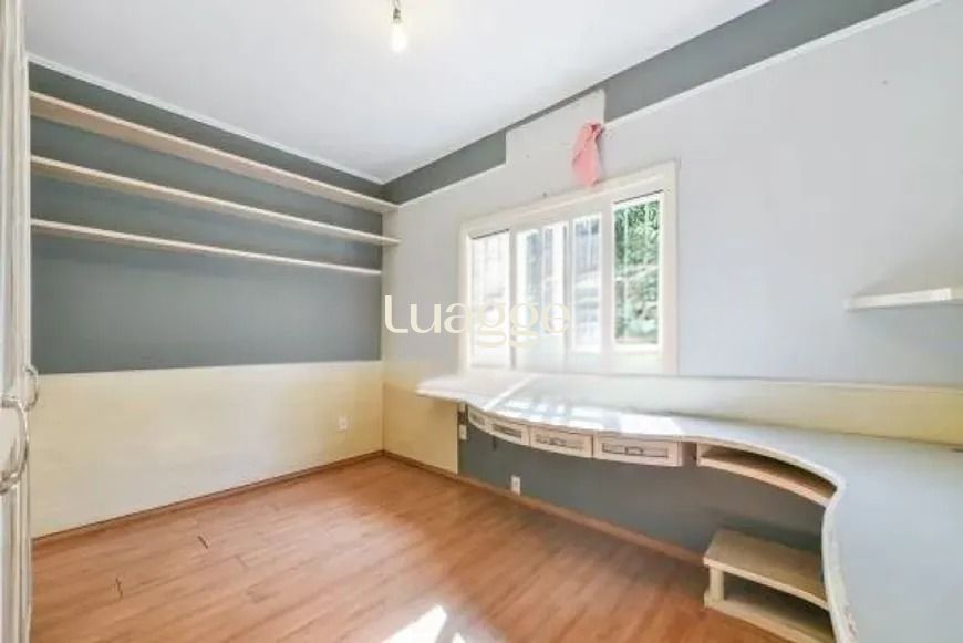 Casa à venda com 3 quartos, 229m² - Foto 11