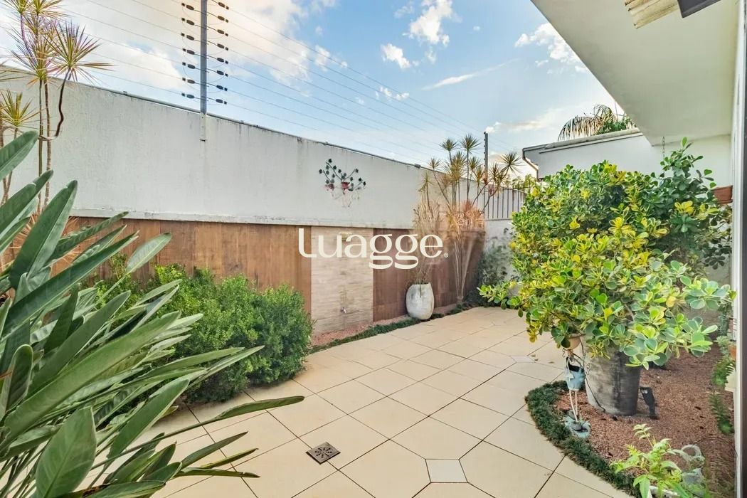 Casa de Condomínio à venda com 3 quartos, 228m² - Foto 3