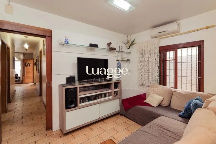 Casa à venda com 3 quartos, 201m² - Foto 1