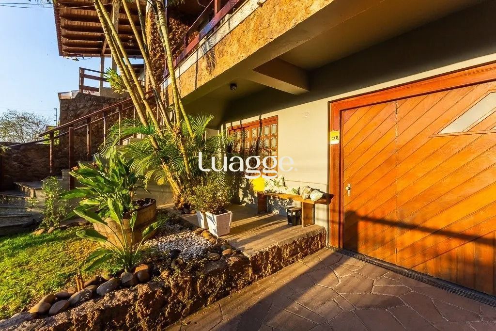 Casa à venda com 6 quartos, 362m² - Foto 2