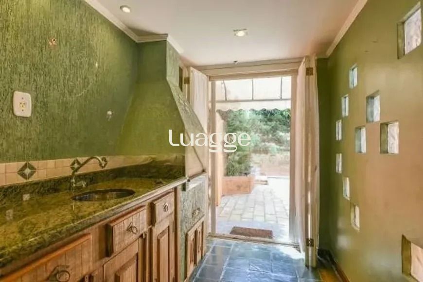 Casa à venda com 3 quartos, 229m² - Foto 4