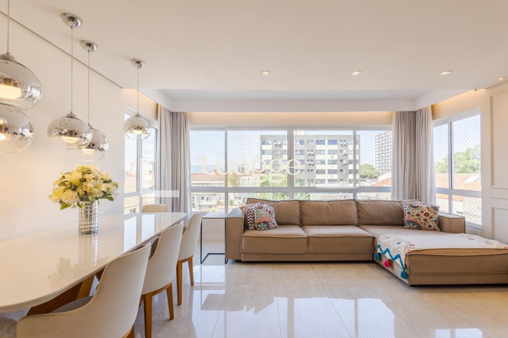 Apartamento reformado e decorado com 3 dormitórios