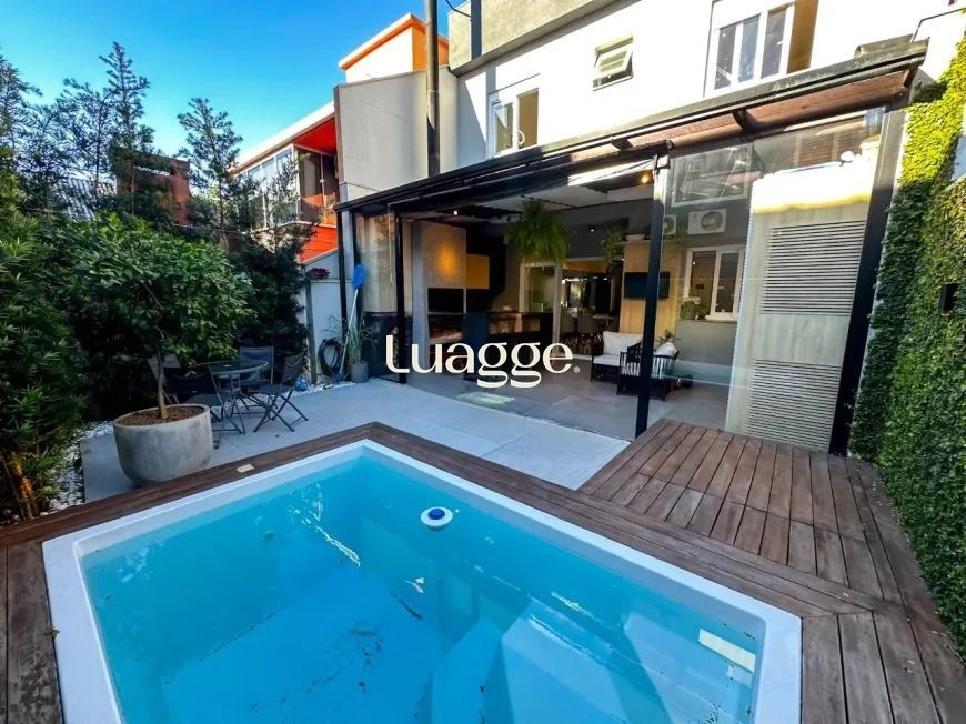 Casa de Condomínio com135m² patio com piscina - Passo das Pedras