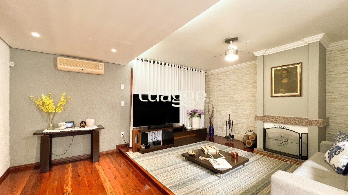 Casa com pátio gourmet e aquecimento solar