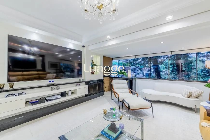 Apartamento à venda com 3 quartos, 123m² - Foto 1