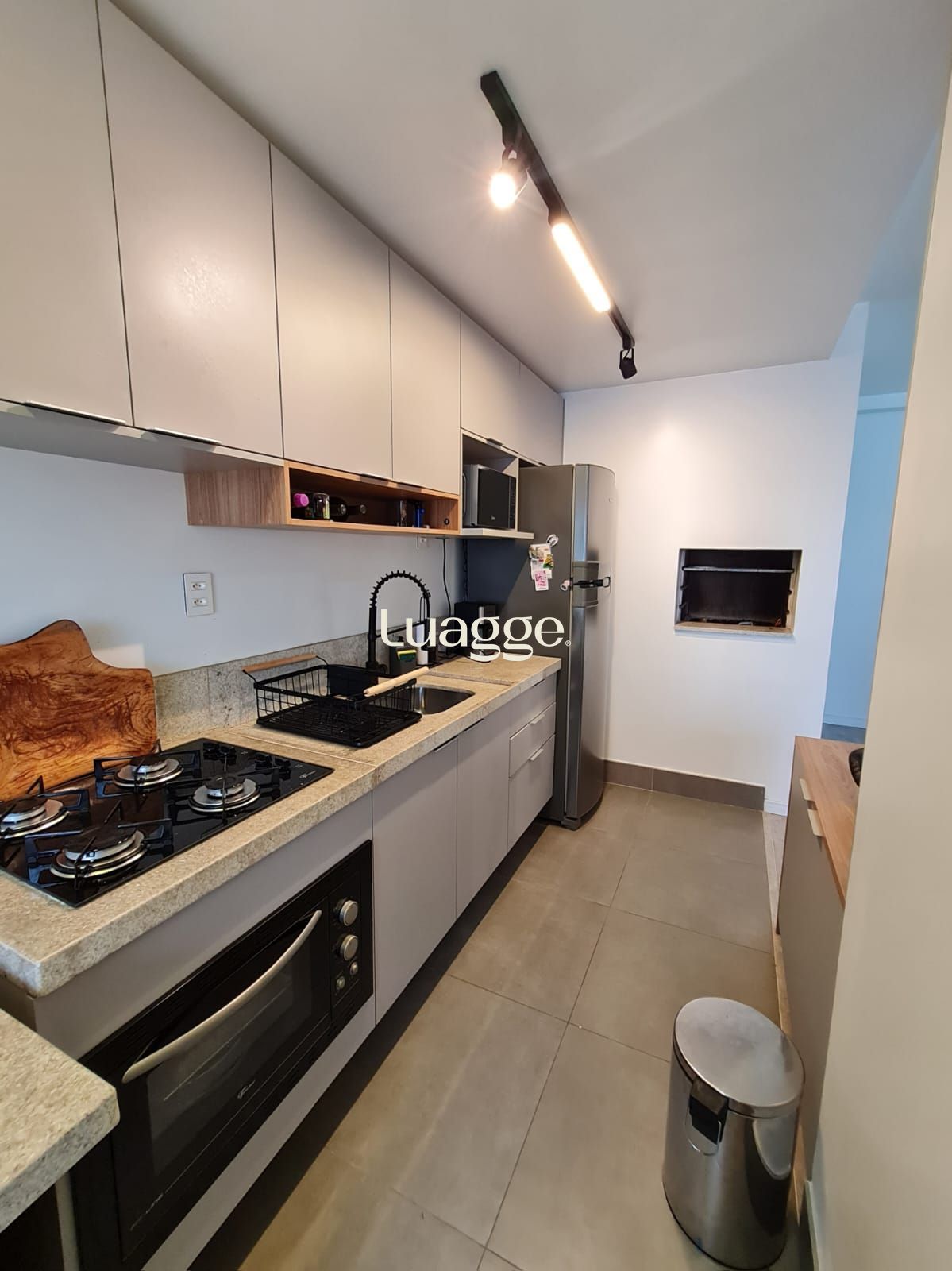Apartamento à venda com 3 quartos, 67m² - Foto 2