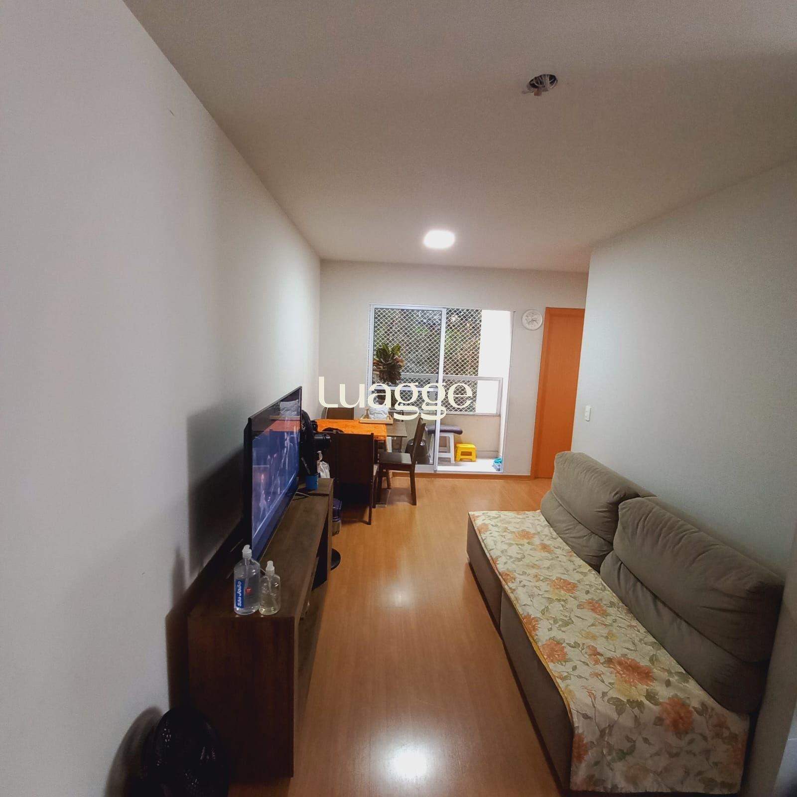 Apartamento 2 Dormitórios, sacada com churrasquieira, 1 vaga Portaria 24h