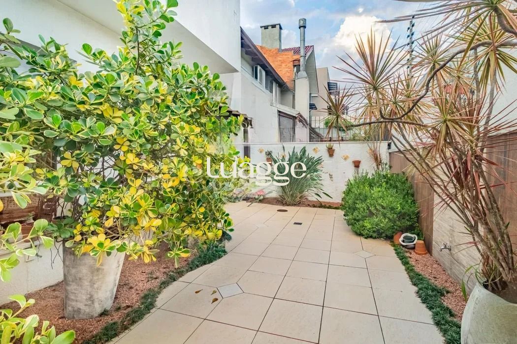 Casa de Condomínio à venda com 3 quartos, 228m² - Foto 2
