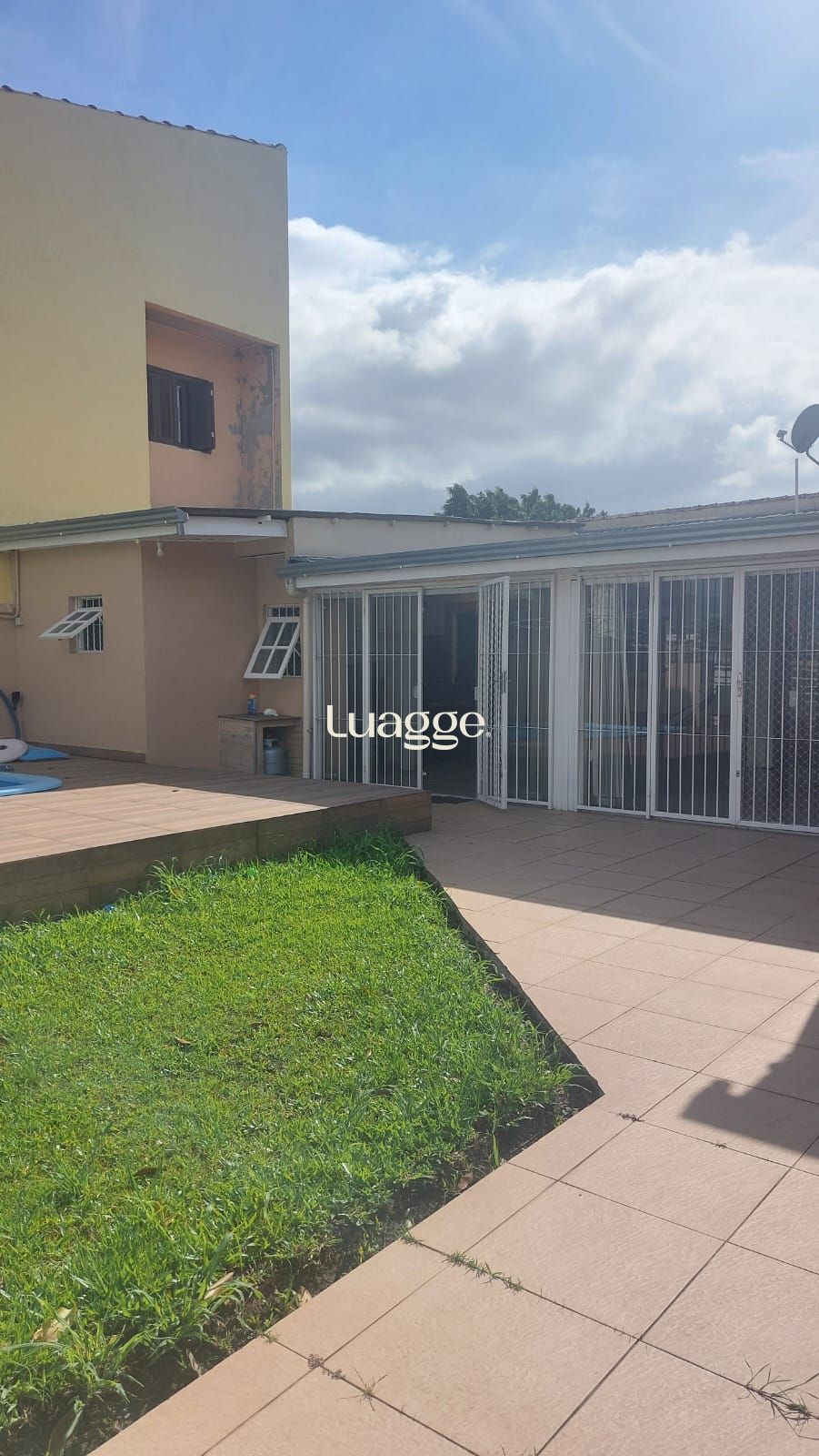 Casa à venda com 3 quartos, 362m² - Foto 1