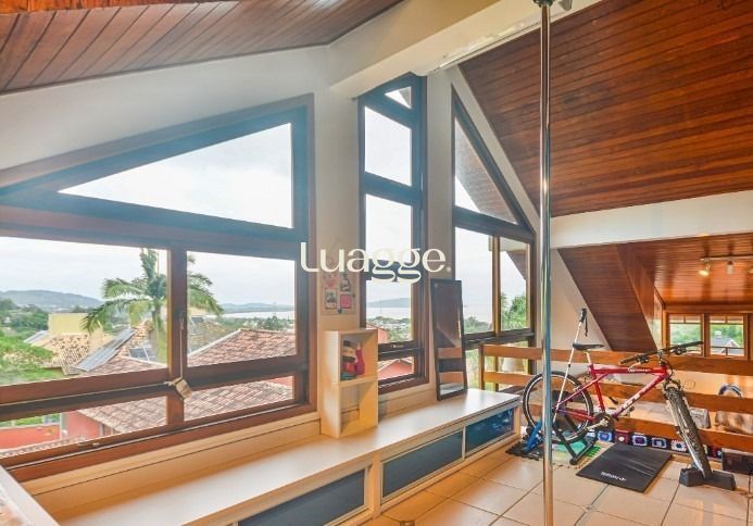 Casa à venda com 3 quartos, 211m² - Foto 17