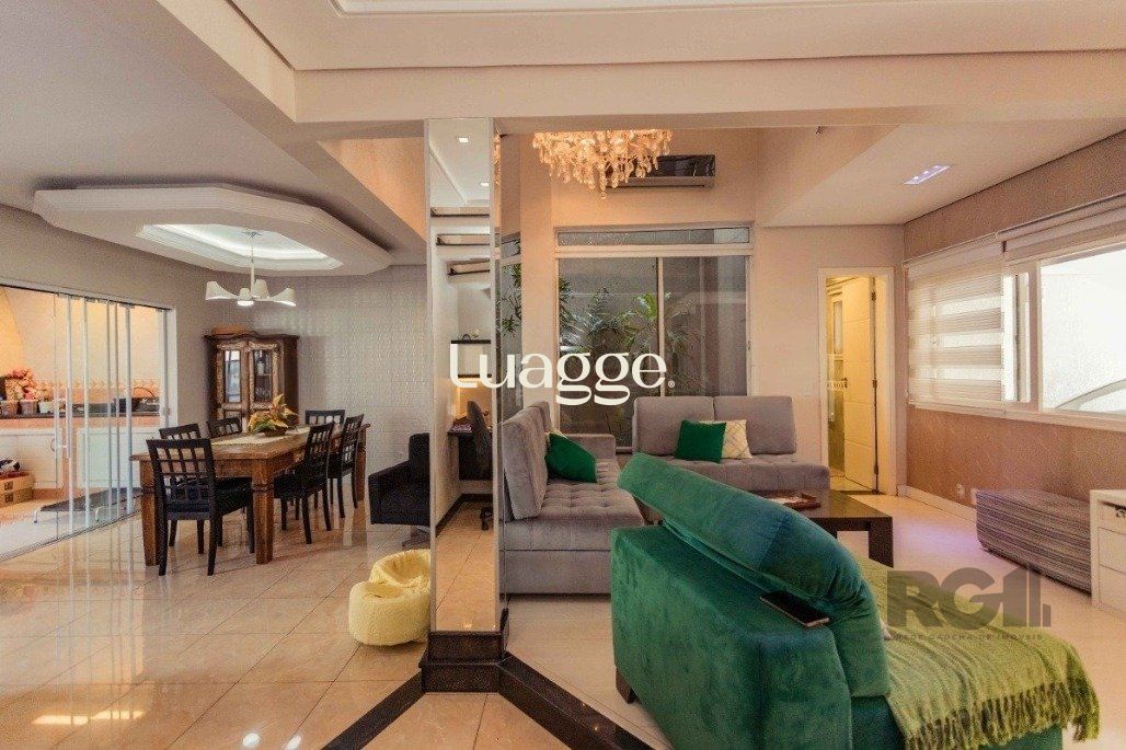 Casa de Condomínio à venda com 3 quartos, 194m² - Foto 1