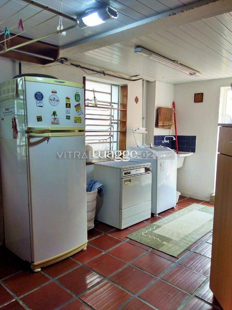 Casa à venda com 6 quartos, 212m² - Foto 34