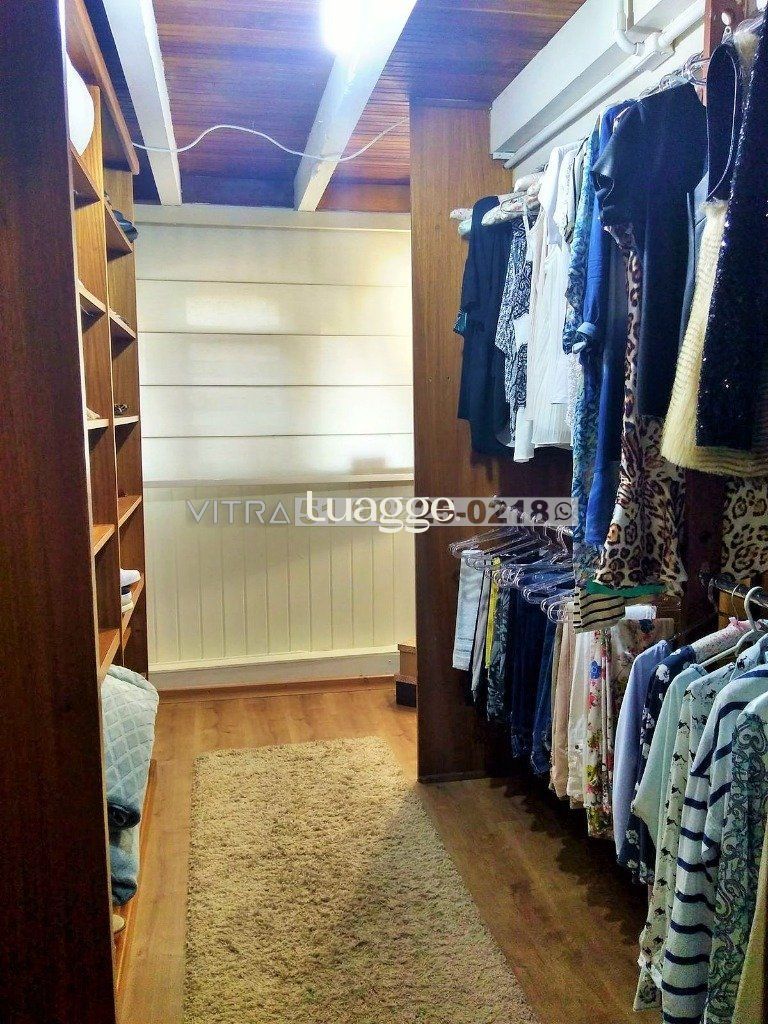 Casa à venda com 6 quartos, 212m² - Foto 21