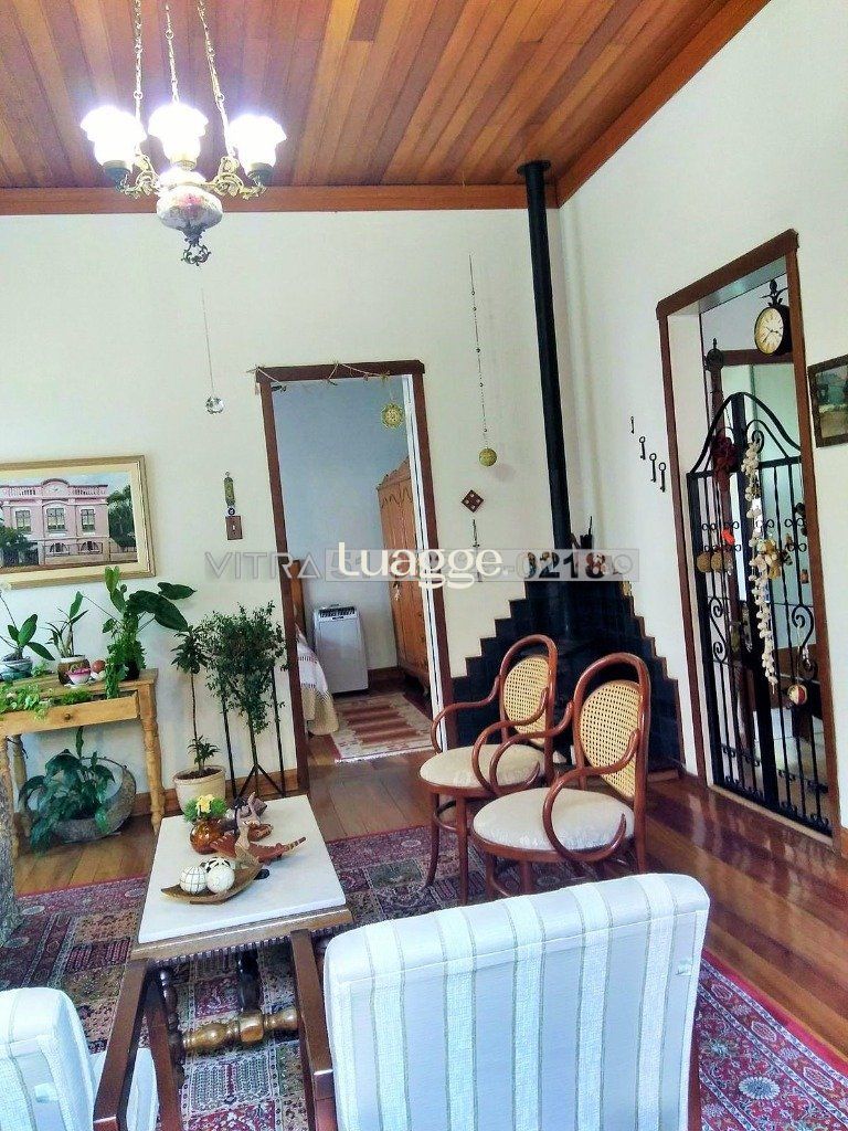 Casa à venda com 6 quartos, 212m² - Foto 12