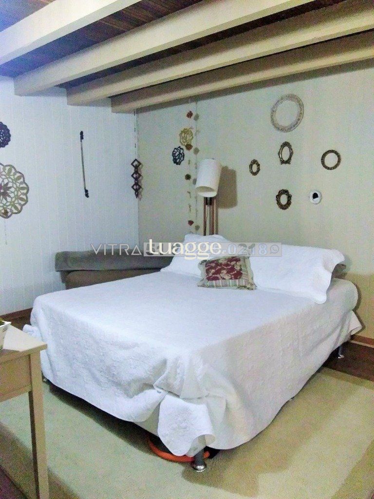 Casa à venda com 6 quartos, 212m² - Foto 23