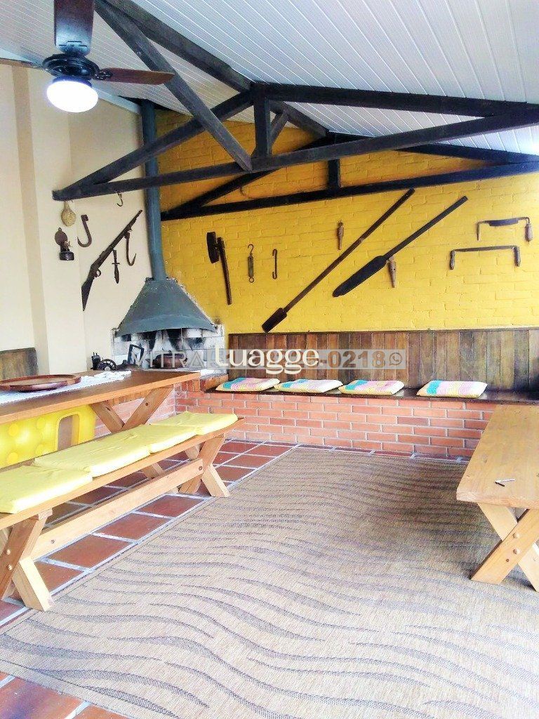Casa à venda com 6 quartos, 212m² - Foto 35