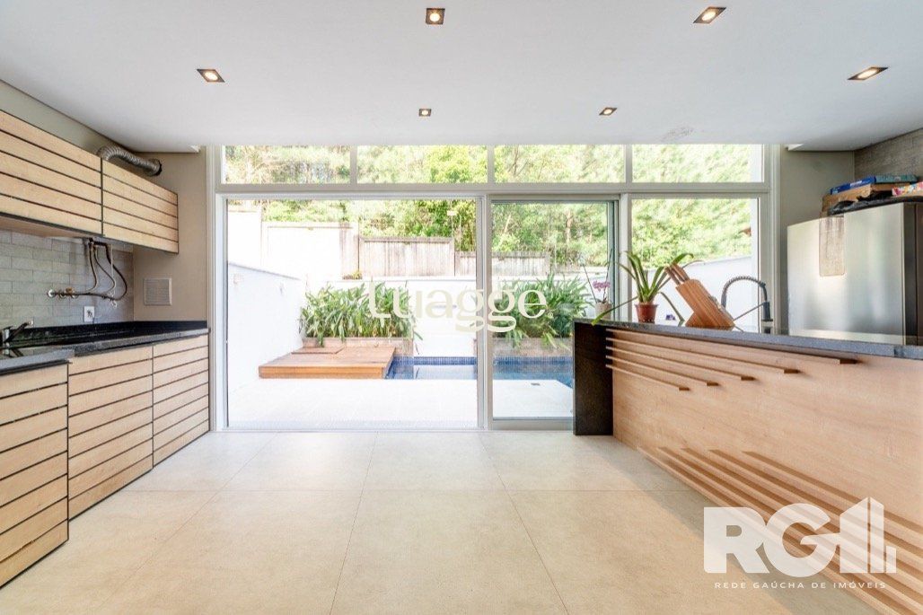 Casa de Condomínio à venda com 4 quartos, 237m² - Foto 4