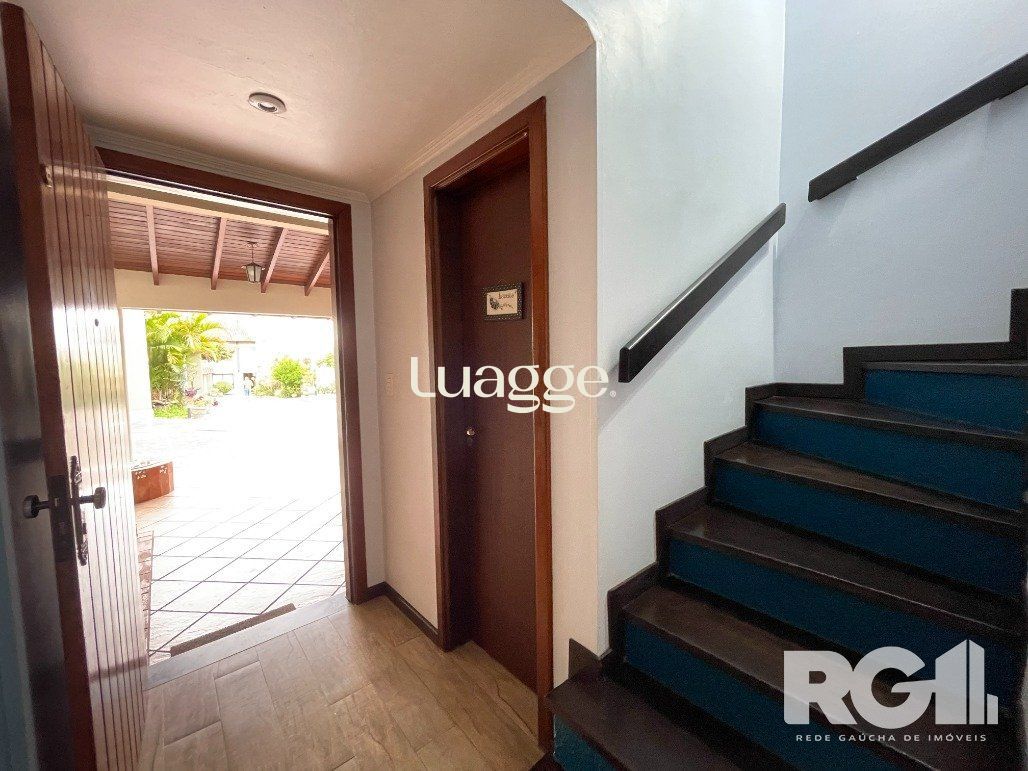 Casa de Condomínio à venda com 4 quartos, 322m² - Foto 2