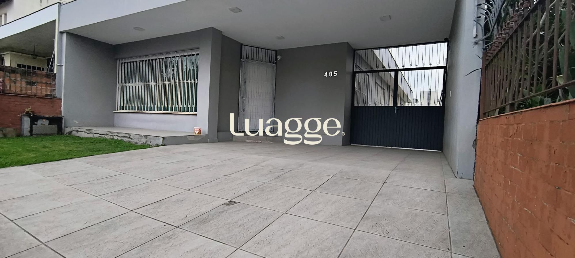 Casa à venda com 4 quartos, 203m² - Foto 1