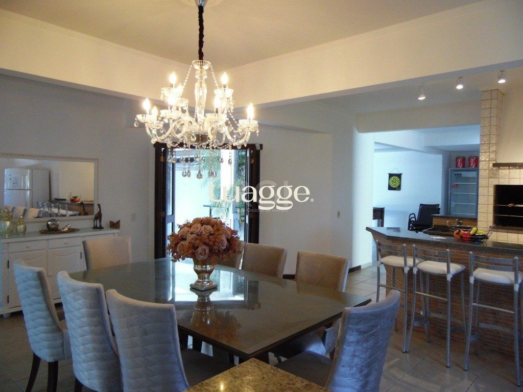 Casa à venda com 5 quartos, 411m² - Foto 1