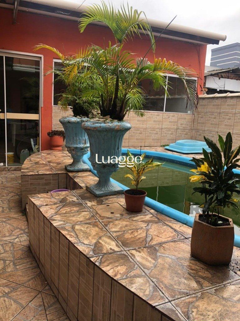 Casa à venda com 3 quartos, 139m² - Foto 1